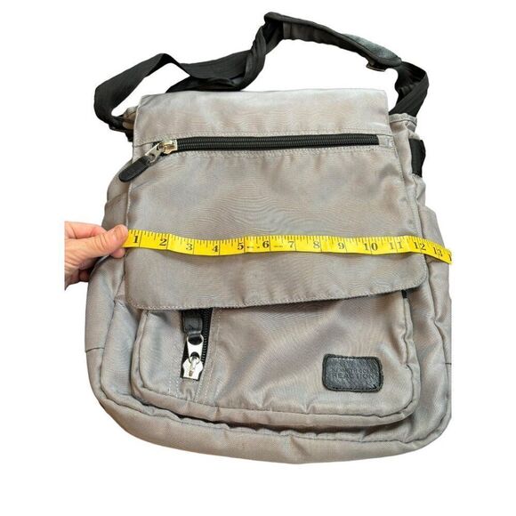 Gray Kenneth Cole Reaction Messenger Bag With Adjustable Shoulder Strap & Multip - Picture 5 of 11